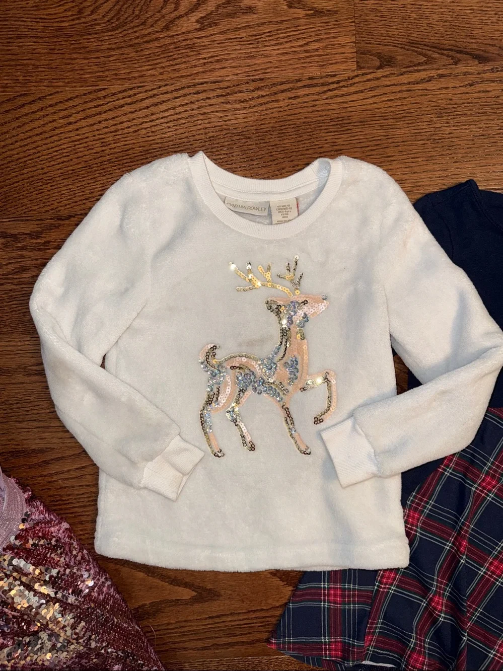 Girls 4/5 bundle of four Christmas pieces - skirt, sweatshirt, dress.